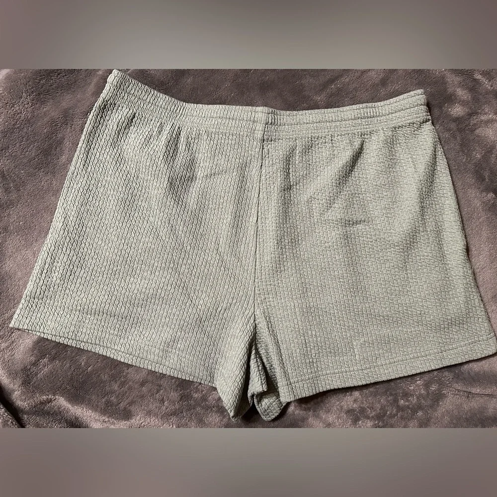 Fabletics Women XXL 14/16 Crinkle Knit High Waisted Shorts Sage Green Athleisure